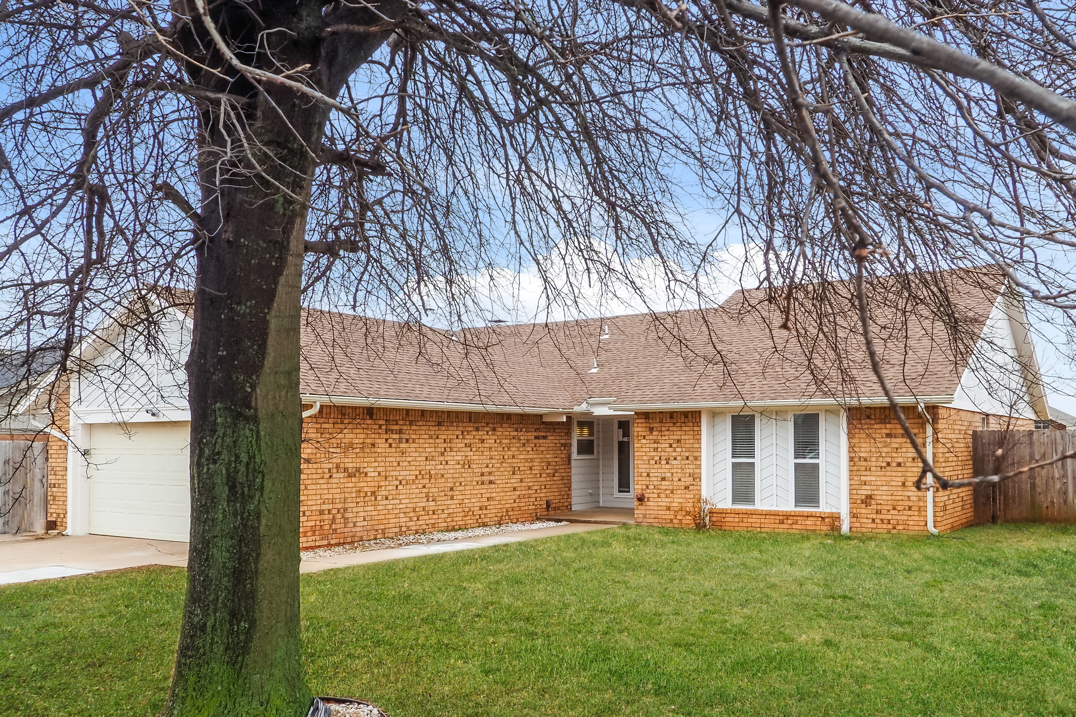 2601 CLOVER GLEN DR EDMOND, OK 73013